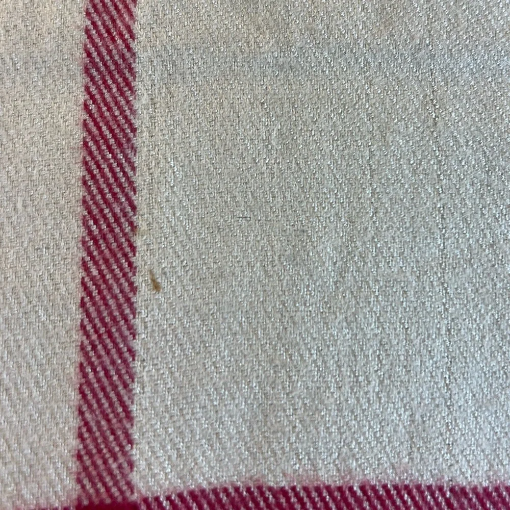 Burberry Soft Scarf in Excellent Condition - Picture 7 of 8